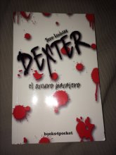 Cover art for Oscuro pasajero (Spanish Edition)