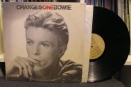 Cover art for DAVID BOWIE Changesonebowie LP RCA AQL1-1732 (1976) VG+ album Changes One