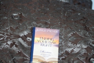 Cover art for Ending Your Day Right: Devotions for Every Evening of the Year