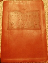 Cover art for The MacArthur Daily Bible (Leather)