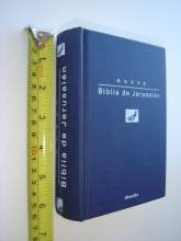 Cover art for Nueva Biblia de Jerusalen / New Jerusalem Bible in Spanish Language / Nueva Edicion Revisada y Aumentada