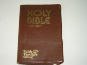 Cover art for Holy Bible Giant Print (King James Version)