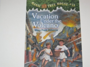 Cover art for Vacation Under the Volcano (Magic Tree House, No. 13)
