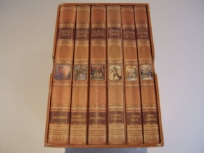 Cover art for Treasury of Children's Classics: Alice in Wonderland / Wizard of Oz / Black Beauty / Robinson Crusoe / Treasure Island / Peter Pan)