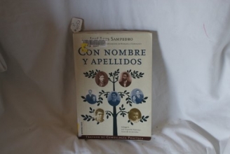 Cover art for Con Nombre y Apellidos (Spanish Edition)